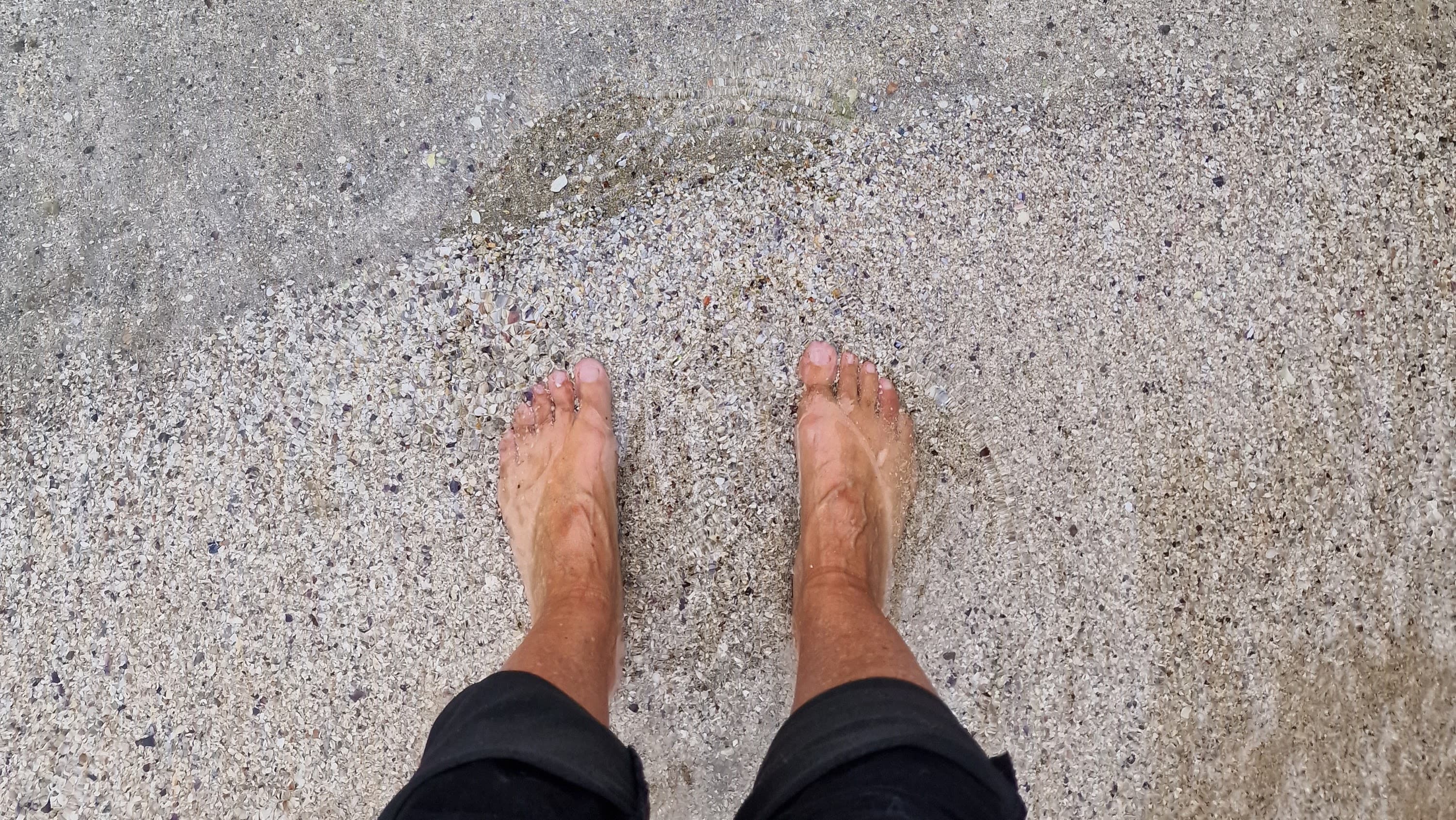 Sand i skoa eller fot i hose